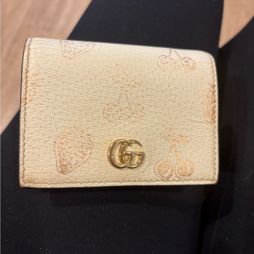 Gucci Cream Wallet with Gold GG Logo